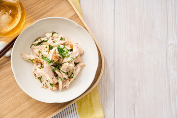 鶏胸肉の梅しそ和え｜さっぱりヘルシーな夏の副菜