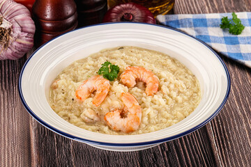 Gourmet risotto with prawn and cheese