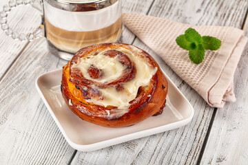 Glazed cinnabon swirl with icing