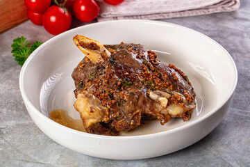 Baked lamb leg with spices