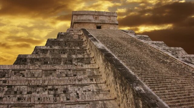 The Mayan pyramid at Chichen Itza , Yucatan Mexico	
