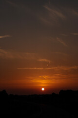 Obraz premium sunset sky, cloudy sky, simple photos of sky, antenna, roof, clouds