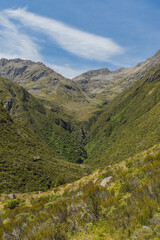 Obraz premium ニュージーランド アーサーズ・パス国立公園のオティラ・バレー・トラックからの風景