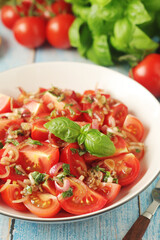 A bowl with Romanian tomato salad de Rosii	