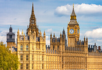 Obraz premium Houses of parliament and Big Ben tower with Thames river, London, UK