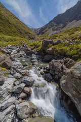 ニュージーランド　アーサーズ・パス国立公園のオティラ・バレー・トラックを流れるオティラ川