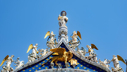 Obraz premium Dia com poucos turistas durante onda de calor em Veneza, Itália. Foto de arquitetura da cidade e seus encantos.