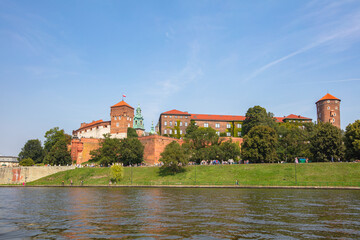 Obraz premium Wawel Castle from the Vistula River in Krakow
