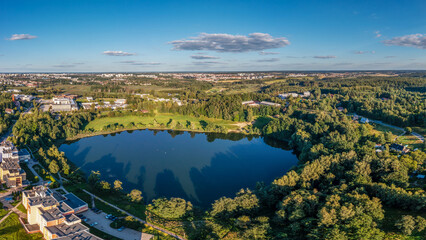 Olsztyn. Jezioro Starodworskie na terenie osiedla Kortowo. © Janusz Lipiński