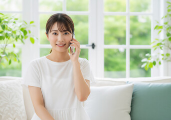 スマホを使う女性のライフスタイル