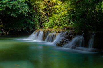 Obraz premium A gorgeous waterfall captured in long exposure, Huay Mae Khamin Waterfall, national park, Thailand.