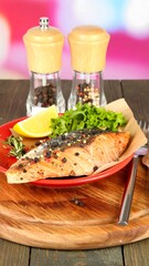 Grilled salmon with salad and lemon