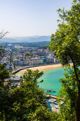 Obraz premium La Concha Bay from Mount Urgull and Castillo de la Mota