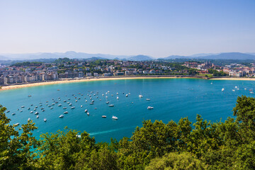 Fototapeta premium La Concha Bay from Mount Urgull and Castillo de la Mota