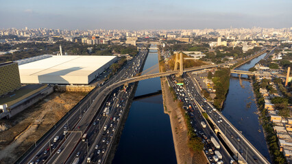 Sao Paulo, Brazil, August 18, 2025:
Late Monday on the Marginal Tiete highway, rush hour, heavy traffic, and hot weather.