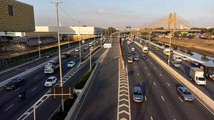 Sao Paulo, Brazil, August 18, 2025:
Late Monday on the Marginal Tiete highway, rush hour, heavy traffic, and hot weather.