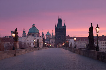 Obraz premium capture enchanting beauty of european capitals during sunset and sunrise devoid of people