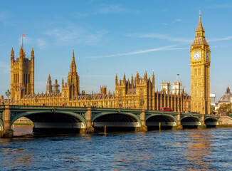 Fototapeta premium Big Ben with Houses of Parliament and Westminster bridge, London, UK