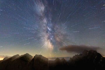 Künstlerischer zoom-in Effekt der Milchstrasse in den Schweizer Alpen, Alpstein