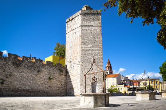 The Five Wells Square (Trg Pet Bunara), view of the Captain's tower (Kapetanova kula), medieval walls and historic city buildings, Zadar, Croatia.