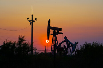 Oil pump in the evening