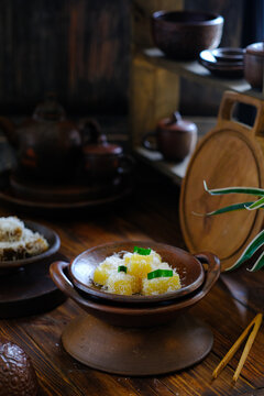 getuk, mashed cassava with shredded coconut, indonesian traditional cake