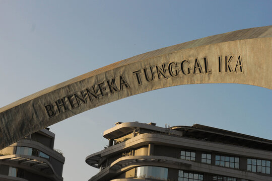 A large, curved structure at the Plaza Seremoni Sumbu Kebangsaan in the Ibu Kota Nusantara (IKN), Indonesia.