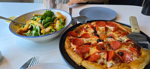 pizza with ham and cheese