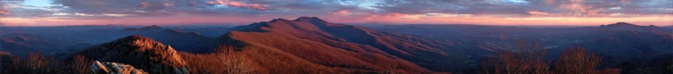 Fototapeta premium Panoramic sunset view of mountains