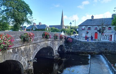 dans les rues de la ville de Westport en Irlande