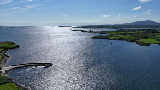 petit port de Unionhall dans le sud de l'Irlande