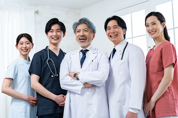 大勢の医療関係者