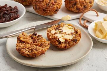 Gluten-free and sugar-free fruit buns