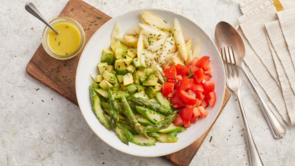 Asparagus salad with avocado