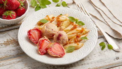 Asparagus salad with strawberries and tamarind