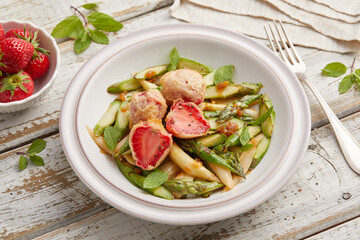 Asparagus salad with strawberries and tamarind