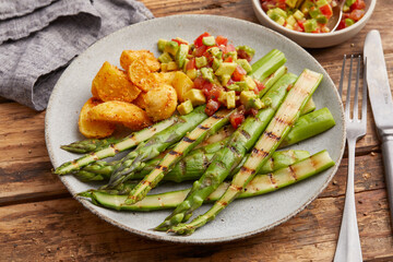 Potatoes with asparagus and avocado