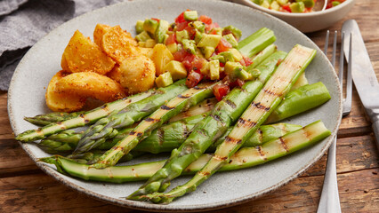 Potatoes with asparagus and avocado