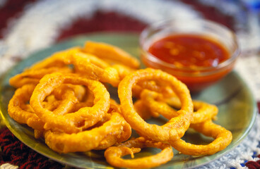 onion rings with ketchup 