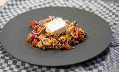 Bulgur Weizen Salat mit Schafskäse