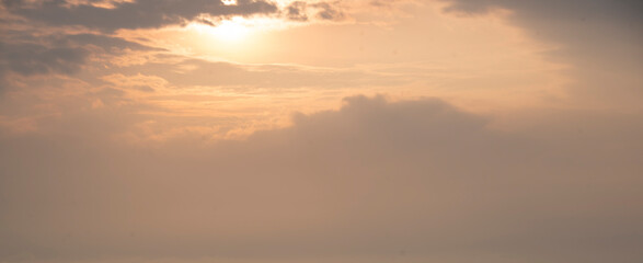 Obraz premium A beautiful sunset sky with dramatic and colorful clouds during twilight. The vibrant gradient of orange, purple, and blue creates a peaceful and romantic atmosphere, perfect for nature backgrounds an