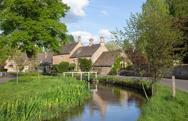 Obraz premium Cotswold village of Lower Slaughter, Gloucestershire, England.