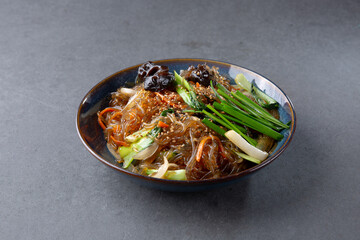 회색배경의 한국 전통음식인 잡채 Japchae, Korean traditional food with gray background