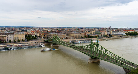 Fototapeta premium Ponte della Libertà sul Danubio a Budapest
