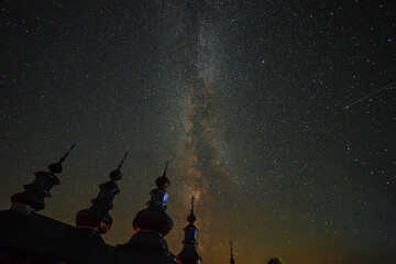 mleczna droga na nocnym niebie © Mateusz