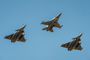 Military Fighter Jets in Aerial Formation – Modern Combat Aircraft in Flight