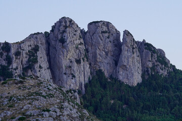 Picturesque views of the Dolomites. Beautiful rocky peaks, impressive cliffs and stunning alpine landscapes. The perfect natural backdrop for travel, tourism and adventure.