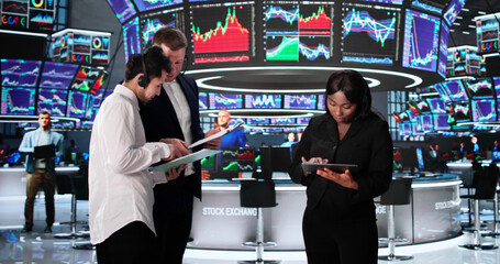 Skilled Broker Advising Clients On Successful Stock Trading Strategies