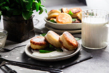 sirniki. Homemade cottage cheese pancakes with sour cream