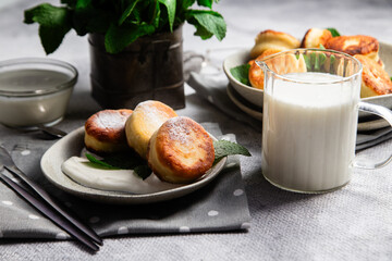 sirniki. Homemade cottage cheese pancakes with sour cream